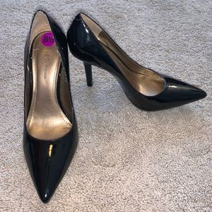 BCBGeneration Size 8.5 Black Pointed Toe Heels